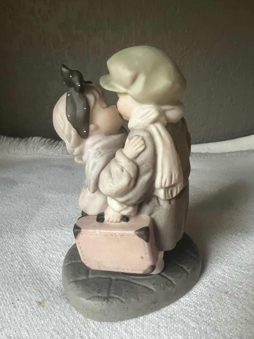 vintage 1997 porcelain figurine from the Kim Anderson "Pretty as a Picture"